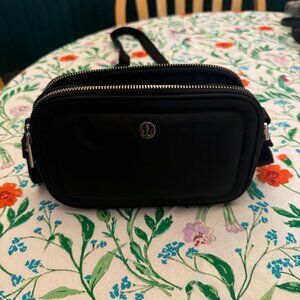 - Crossbody Camera Bag 2L